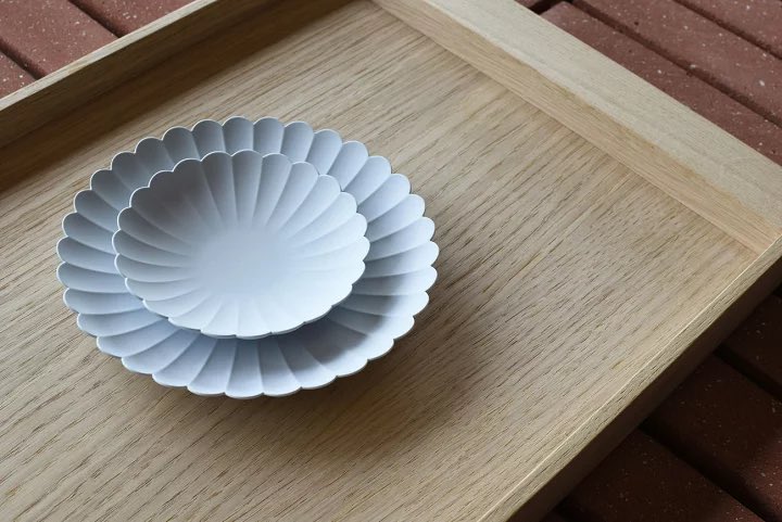 h1c7hn's tweet photo. 先日お友達のパレスホテルでの結婚式に参列して、
引き出物で頂いた1616 / arita japanのパレスプレートが可愛かったので
ふるさと納税でもう1セット頼んでペアにすることにした！出番が増えそう🦢✨ https://t.co/KSl1T5r6a6