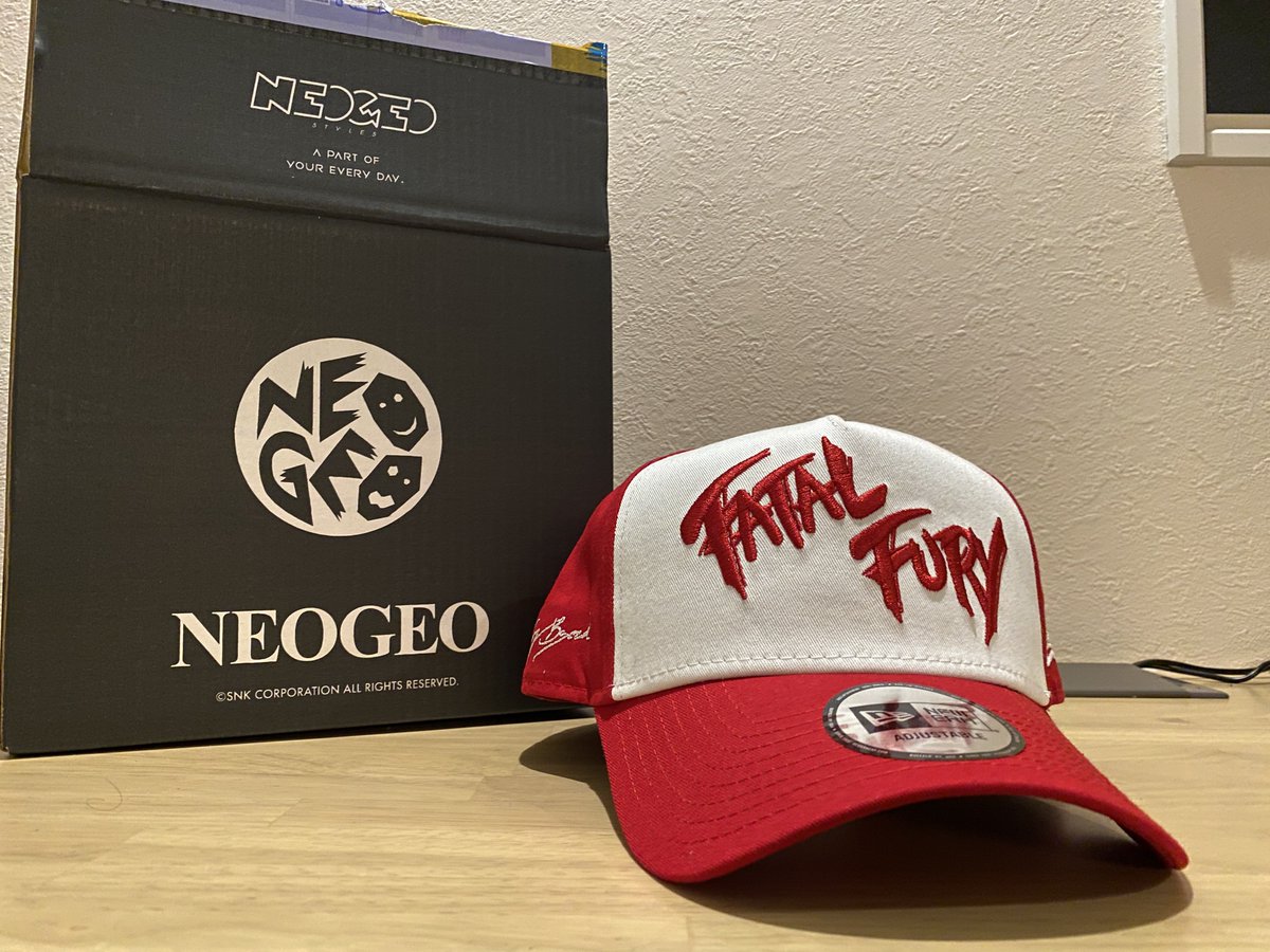 lovinthelostman's tweet photo. そしてNEOGEO SHOPから餓狼伝戦×ニューエラのテリーのキャップが着弾んんん！！！
はぁああああああああかっこよすぎますわ！！

赤のコンバース買いに行かなきゃ！ https://t.co/cQilf0THl4