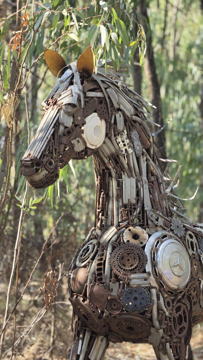 LinseyGallery's tweet photo. We are out and about today and we came across this magnificent piece of a horse.

Would you know where we can find it?? https://t.co/V1ramgG4jw