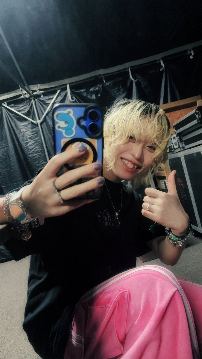 suisoh_'s tweet photo. 八重歯がコンプであんま写真で笑わんのだけど、ナイスパーティーすぎて流石にこれ #暴カワ https://t.co/A8GQCzJoxz