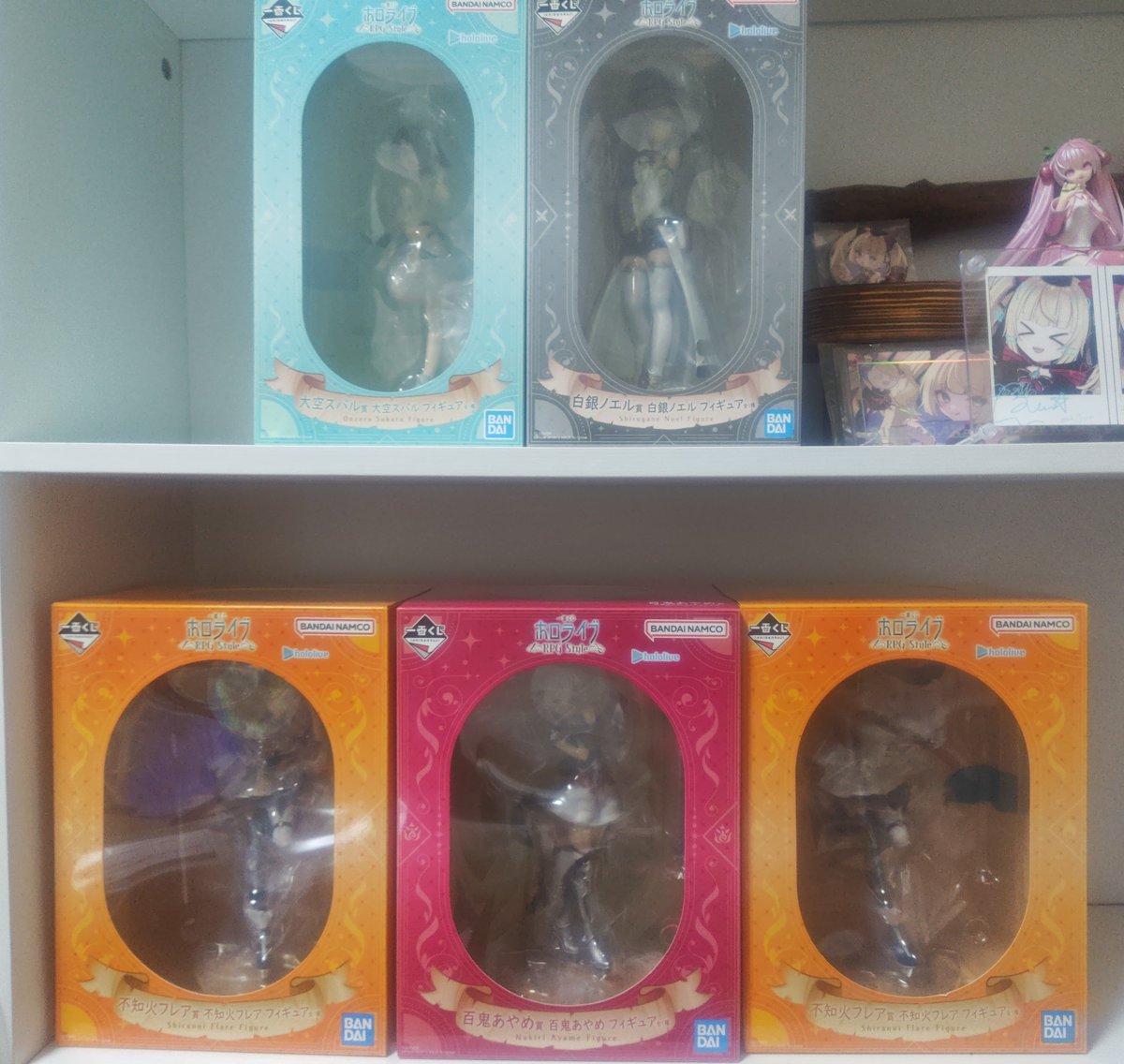 gameshirodora's tweet photo. 最近いろいろ忙しくて
手に入るモノに対して開封や展示が追いつかん↓↓↓

とりあえずこの間ホロくじのフィギュアっ

スバちゃんと団長は箱細いのねっ

さて、早く中身出して飾りたいや

そして、2軒まわったので被りありと
#ホロライブ
#一番くじ https://t.co/KMOyc6Kk9b