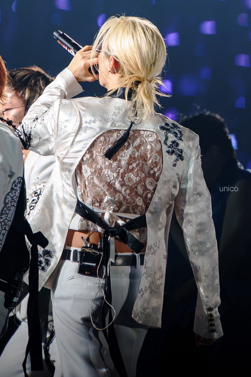 915bbok's tweet photo. this outfit is so pretty https://t.co/qIaQ2QvE75