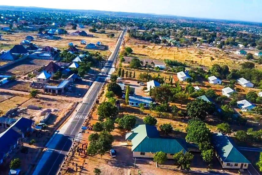 nasra_uchebe's tweet photo. 📍 Tabora

Barabara ya Maili Tano yenye urefu wa km 2.35 imekamilika kwa asilimia 100, ikiwa sehemu ya km 10.7 ya barabara za lami zinazojengwa kupitia Mradi wa TACTIC.

Mradi huu ni kichecheo muhimu cha uchumi, biashara na maendeleo. https://t.co/hshQQwo4E1