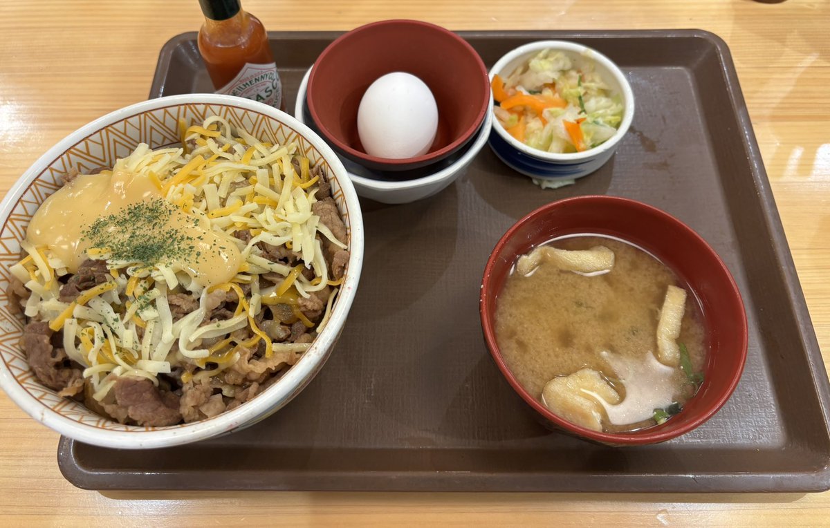 iamyamada89's tweet photo. 好きな女と食べる晩御飯は

綺麗な夜景なんて見えなくてもいい

高級なディナーじゃなくてもいい

好きな女と食べるすき家が高級ディナー

夜景よりも素敵な彼女の笑顔

好きや https://t.co/jQDzANK1FB