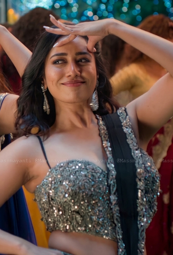 MassMayanti's tweet photo. Nivetha Pethuraj what a thick Comebackk 🔥 https://t.co/Rw9FGlE8GI