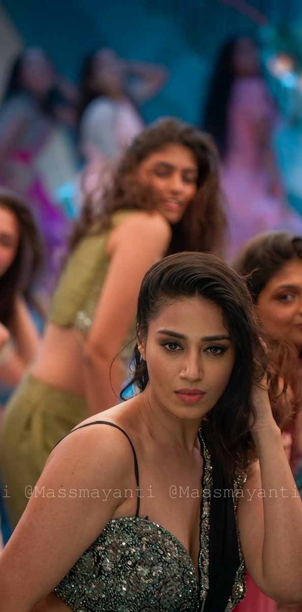 MassMayanti's tweet photo. Nivetha Pethuraj what a thick Comebackk 🔥 https://t.co/Rw9FGlE8GI