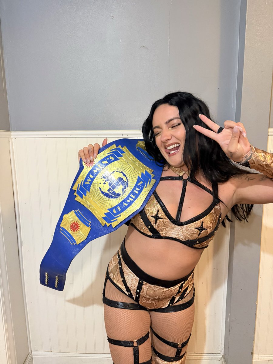 thealexisceline's tweet photo. #ANDNEW @XwwOfficial WOMENS CHAMPION✨ https://t.co/tHIjPceuuQ