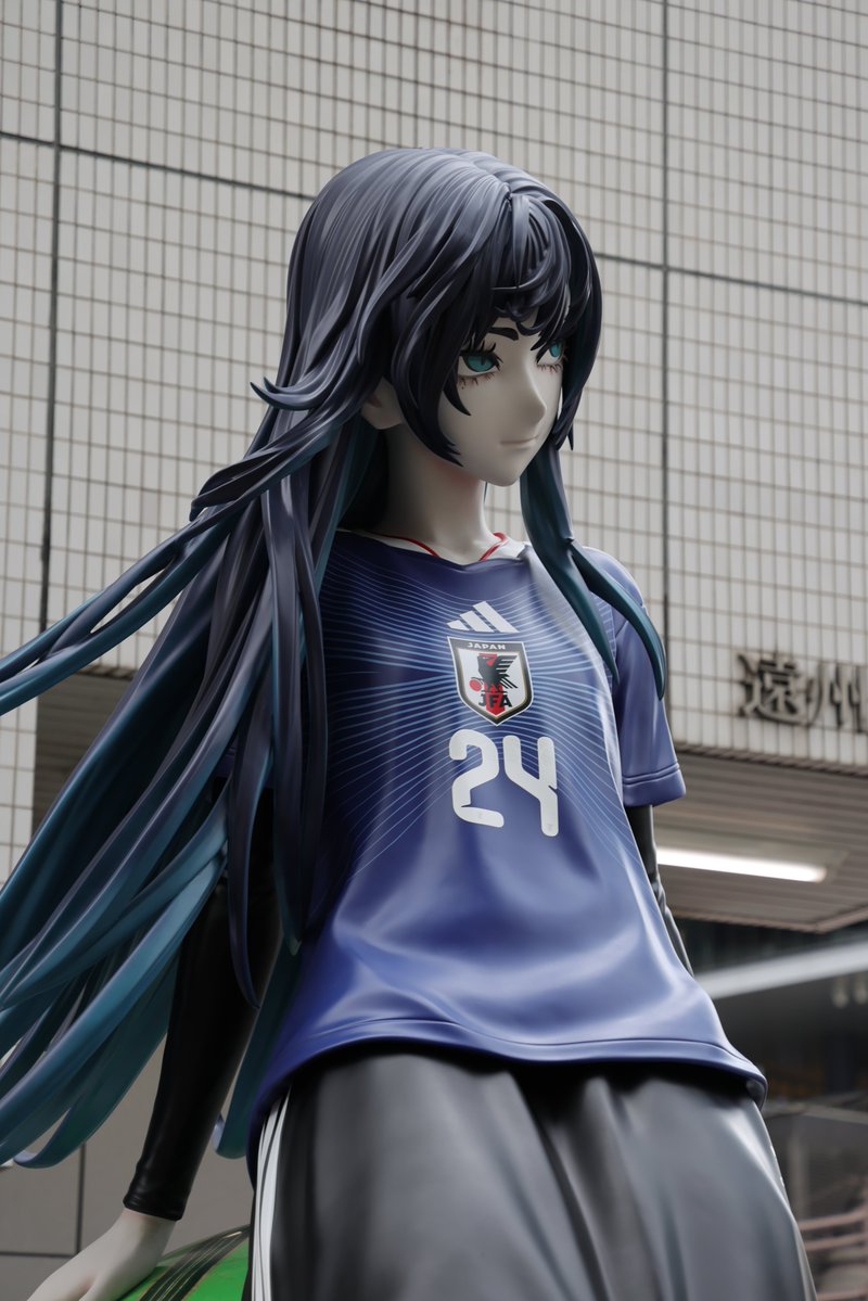 Tadac19's tweet photo. #Ado
7月5日に入場開始前の日産スタジアムを後にして羽田に行く前に寄って撮った宮下パークにあったAdoさん像です。Ao配信記念？ということで今更ですがアップします https://t.co/Ye4rgSDo7u