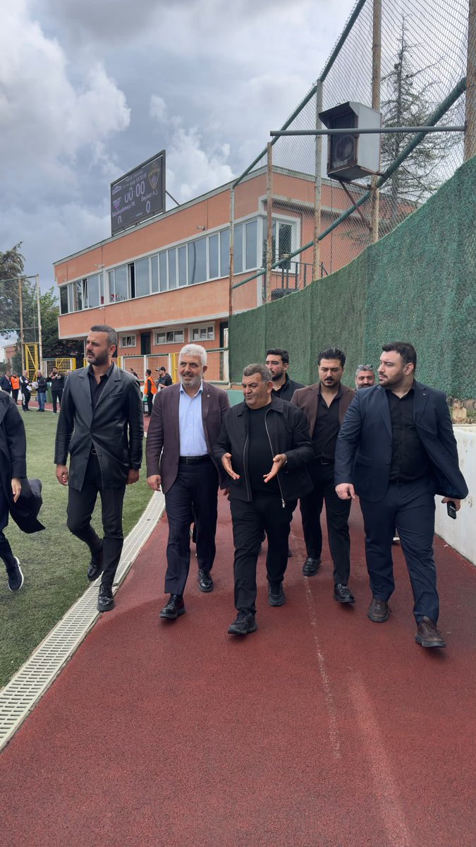 akgncbcekmece's tweet photo. Türkiye Yüzyılı Buluşmaları İstanbul kapsamında, önceki dönem Trabzon Milletvekilimiz Adnan Günnar ile birlikte Tepecikspor’u ziyaret ederek karşılaşmalarını takip ettik.

Tepecikspor’umuza başarılarla dolu bir sezon diliyoruz. ⚽️

#TürkiyeYüzyılıBuluşmalarıİstanbul https://t.co/hH4IiNvTfK