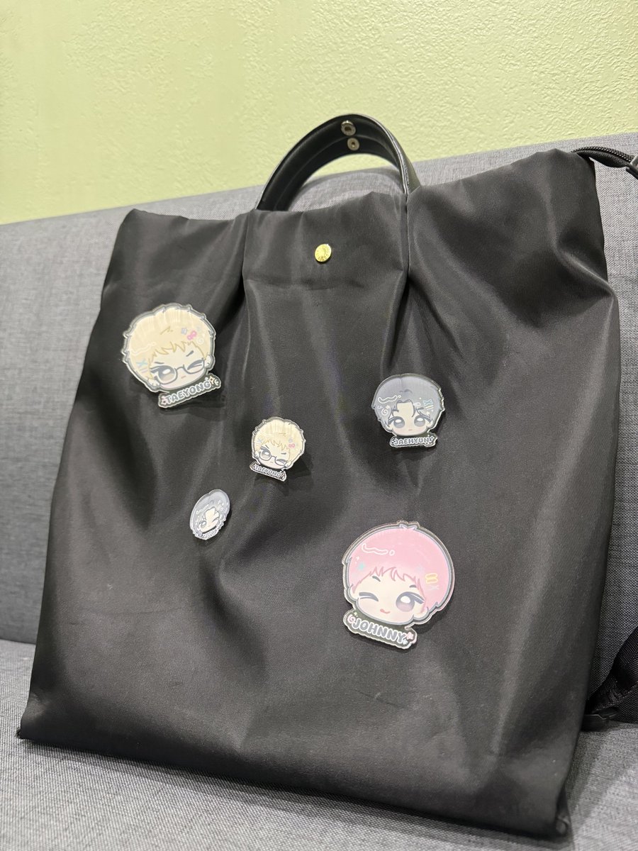 WisnuGrafikaID's tweet photo. ✧ 🔁 &amp; ❤️ are very appreciated! ✧

THE BLINGY BLIND BOX FREEBIES

Present by @WisnuGrafikaID team &amp; @lovebeyondholic 

Kami bagis bagi Freebies jam 8 pagi ya

See you gais ✨️🫶 

#NCT127  #THE_REDLINE_JAKARTA 
#NCT127_5TH_NEOCITY_THE_REDLINE https://t.co/mTZqs41N0F