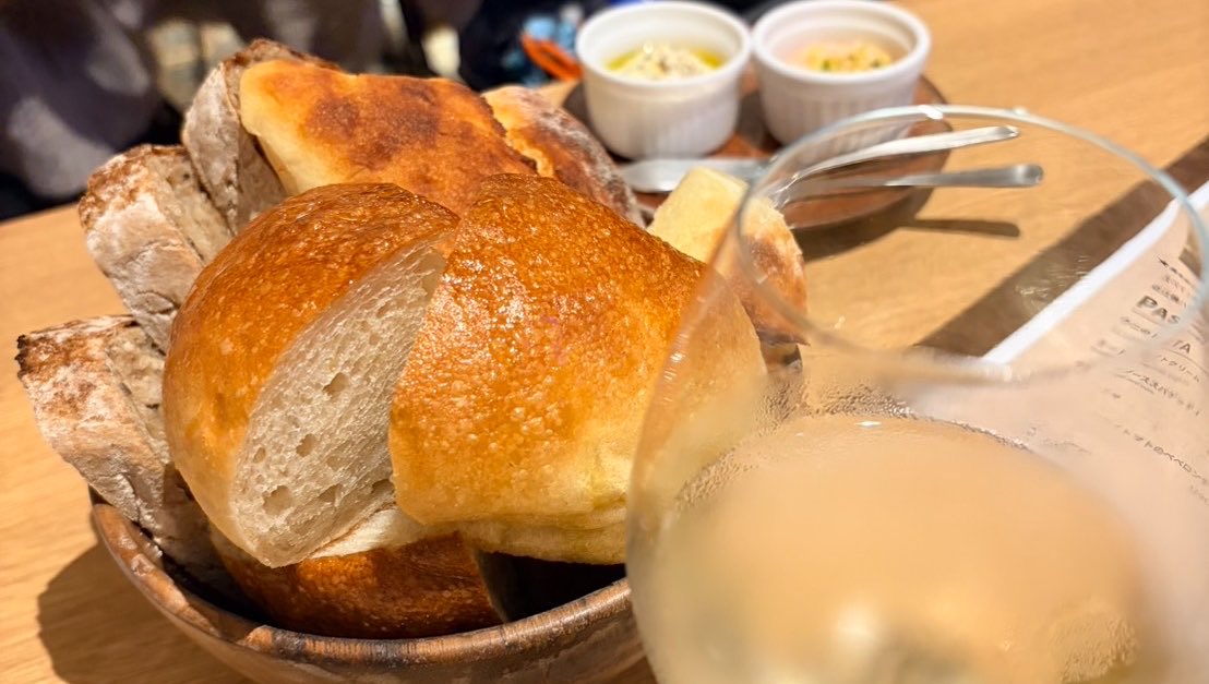 chaaaamcha's tweet photo. ゲームして美味しい🍞たらふく食べてきた無限に食べれるふかふかの🍞 https://t.co/tFOHecdWUV