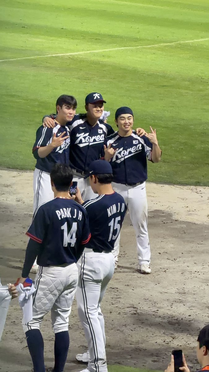 only1overs1eft's tweet photo. 문현빈군면제축하해 … 🫶🦅🧡🪨 https://t.co/bW1LVeQ5vU