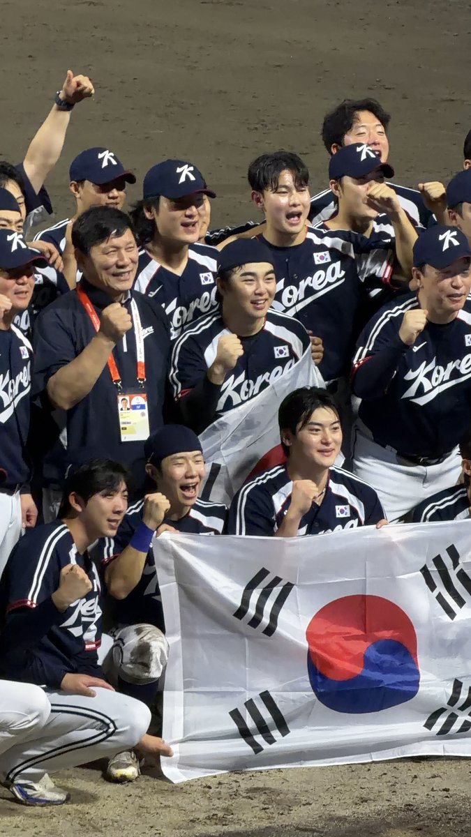 only1overs1eft's tweet photo. 문현빈군면제축하해 … 🫶🦅🧡🪨 https://t.co/bW1LVeQ5vU
