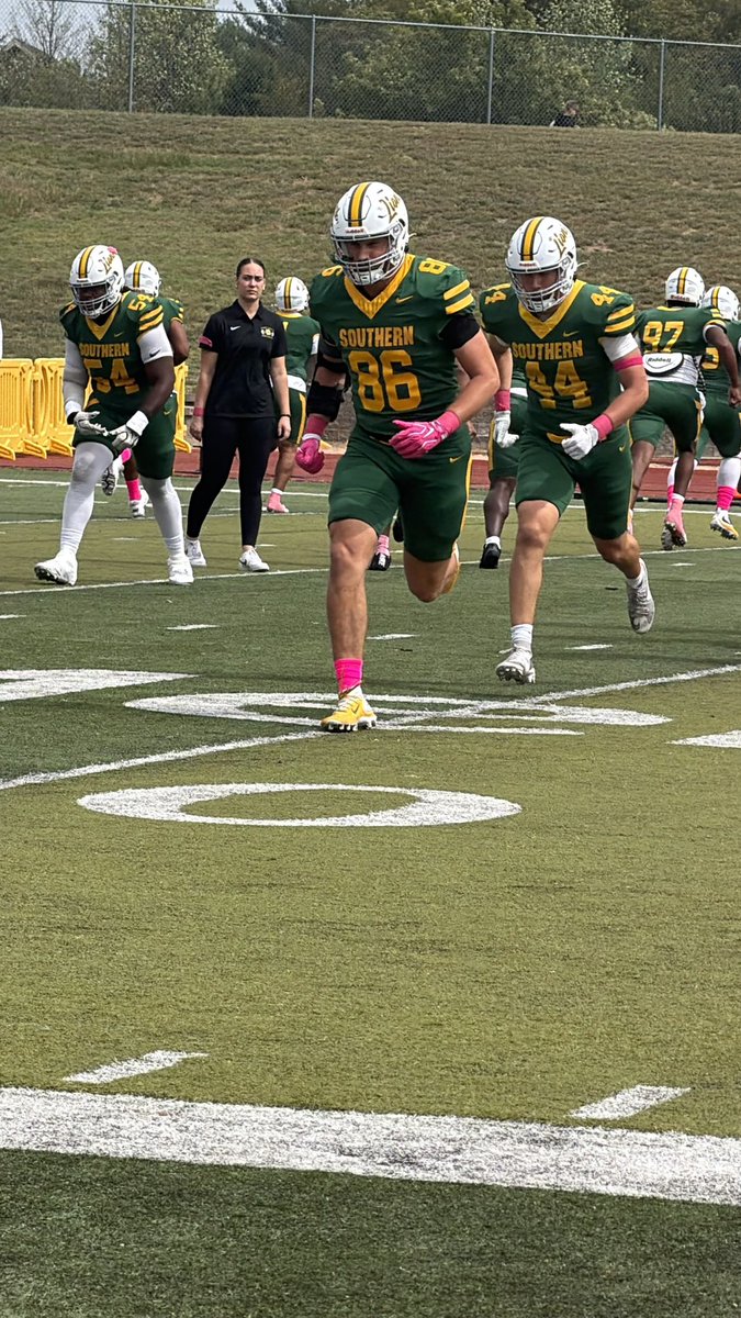 AidenBodoin's tweet photo. I had a great time @MOSOFootball yesterday! Thank you very much @CoachT_Cupp and @CoachAB_MSSU for having me out. Always great getting to see @JaceWhatley ball out as well! 
@MidMoRecruiting @PrepRedzoneMO @6starfootballMO @JPRockMO @The_onlyAjReed 
#ClassOf2027 #TightEnd https://t.co/WK9Qmg6VQ2
