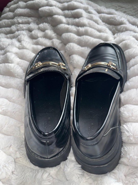 Angelxofindom's tweet photo. My feet… in this heat… in these leather shoes 🫣 https://t.co/s90bt1X6UK