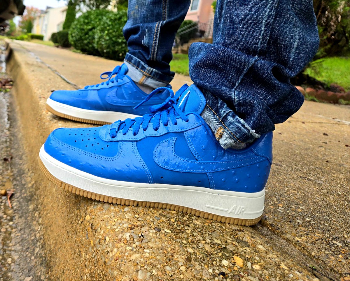 PrinceRaynaldo's tweet photo. Ooooo did someone say #Ostrich π€·πΎββοΈπ as today's #OnfeetUnboxing #lotterypick landed onnnn @nike @nikebasketball @nikestore #SNKRS #snkrsliveheatingup #snkrskickscheck https://t.co/Q9wrbvEARi