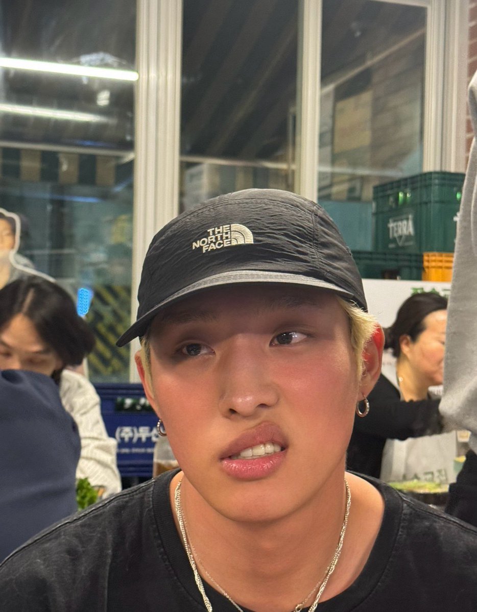jiungtits's tweet photo. his flushed face aigoooo https://t.co/IVvMjIsma9