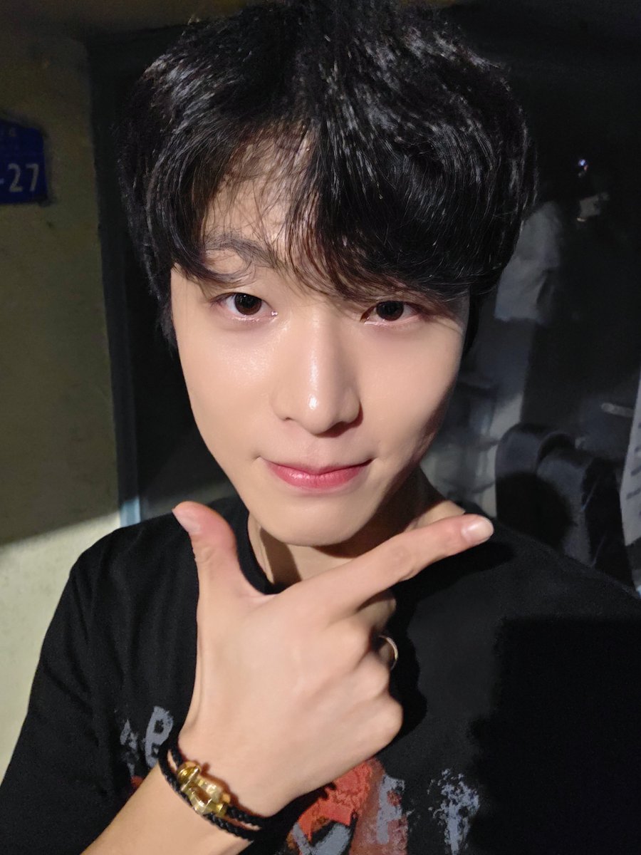 aftershock0208's tweet photo. 이번주에 아이돌 보고 왔다니깐 자기 오징어로 보이는거 아니녜ㅠㅋㅋㅋㅋㅋㅋㅋㅋ
자신감을 가져 ㅅㅌ야 충분히 잘생겼어 https://t.co/Cw1WuJZQXR