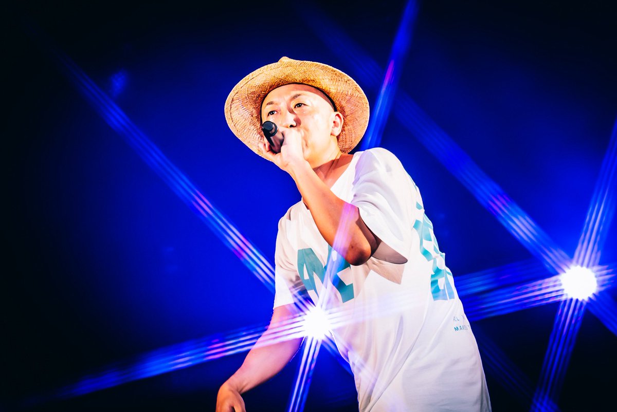 FMBCREWofficial's tweet photo. 2年前の第1回に出演させてもらって以来の 「IZUMO OROCHI FES」、前回もお客さんの熱量に圧倒されましたが、本日もとてつもない熱量でした🔥

会場全体で、タオルを振り回し、大合唱をし、最後はアリーナの皆さんを巻き込んでの大盛り上がりでした‼️

皆さんとの大合唱とたくさんの笑顔❗️
最幸の1日になりました😁

必ずまたお会いしましょう‼️

photo by：川島彩水（@kwmi_z）