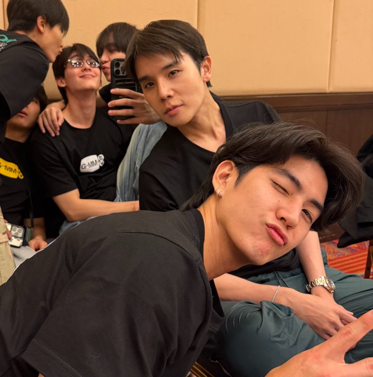 NuchStation's tweet photo. หน้าชัด…(คน)หลังแฟน…
แต่..ข้างหลังแฟนคือแฟนเก่า โคตรชัดครับ!! https://t.co/ZFPpo2uEV2