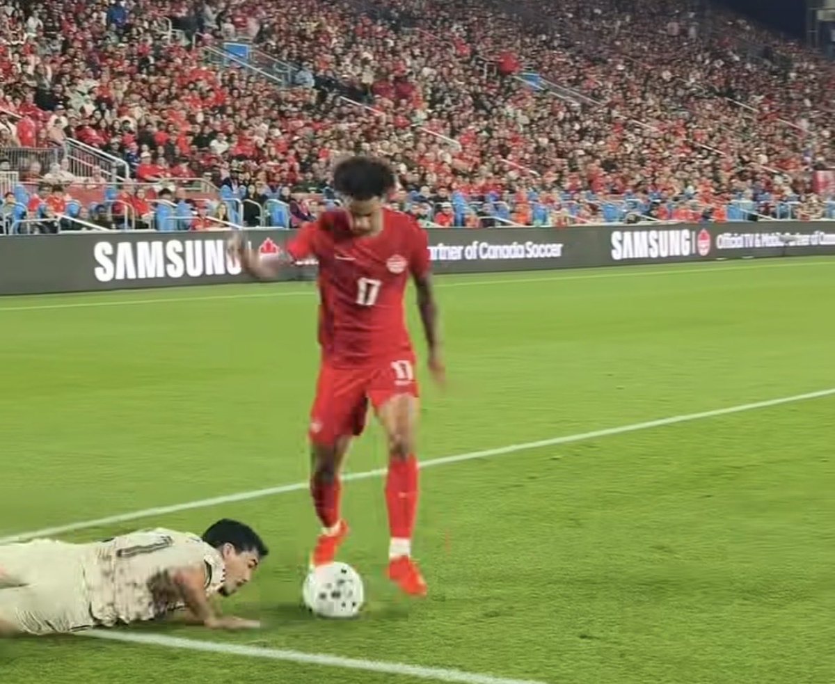 TaglePapi's tweet photo. El 17 de Canadá le hizo lo mismo. Muy normal lo de Gabriel suazo https://t.co/6lIokrwArl