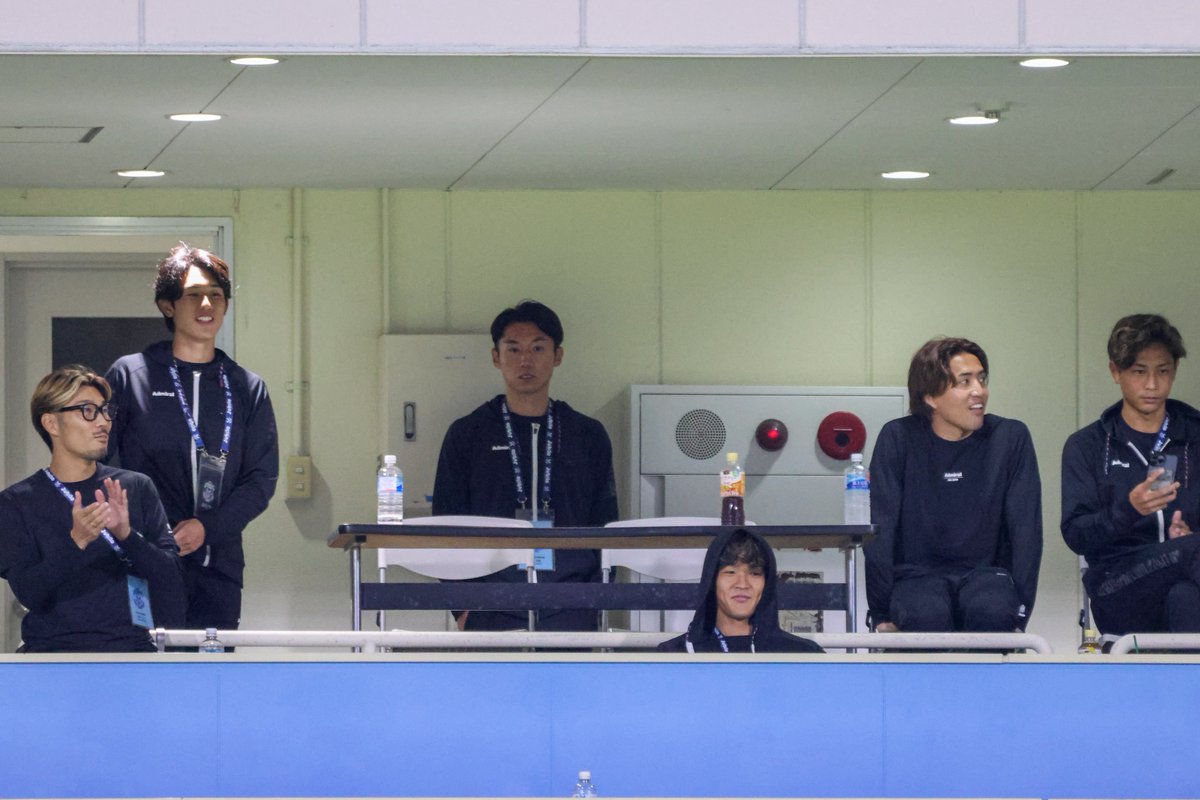 Haru_11203's tweet photo. ウンパルンパさんのありがたいお話の時の選手リアクション https://t.co/P4wOcm8UYh