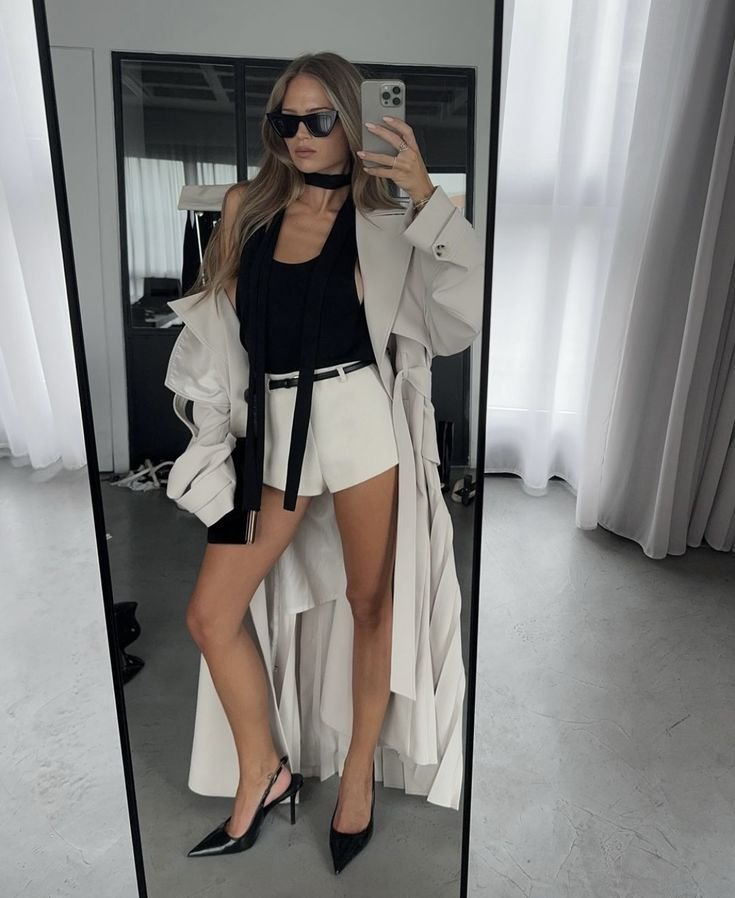 _herlore's tweet photo. she is chic https://t.co/8Ugg8SoWap