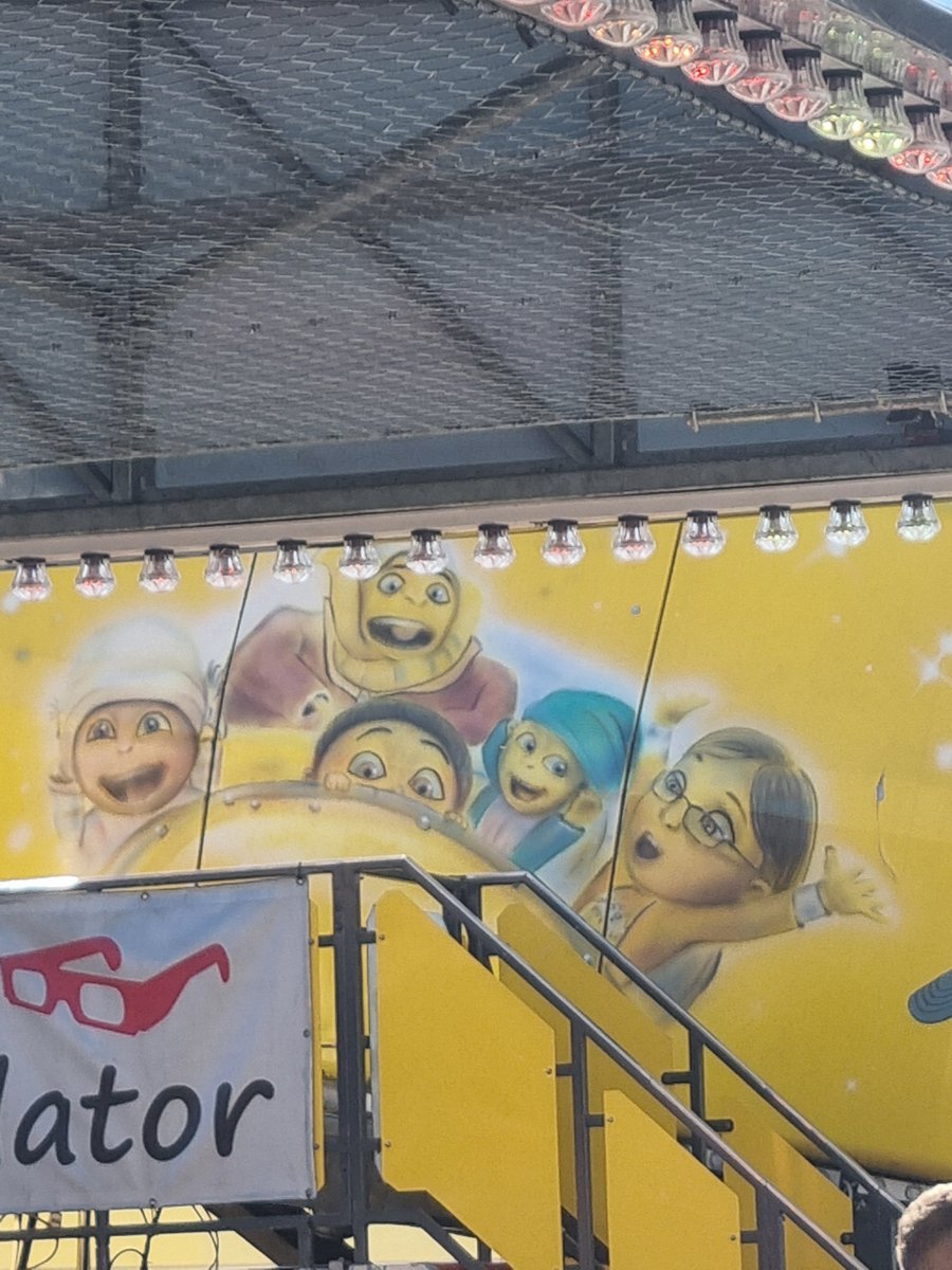 Ilovebadmusic0's tweet photo. Who the hell is the 5th one https://t.co/Kr0eKiqvxs