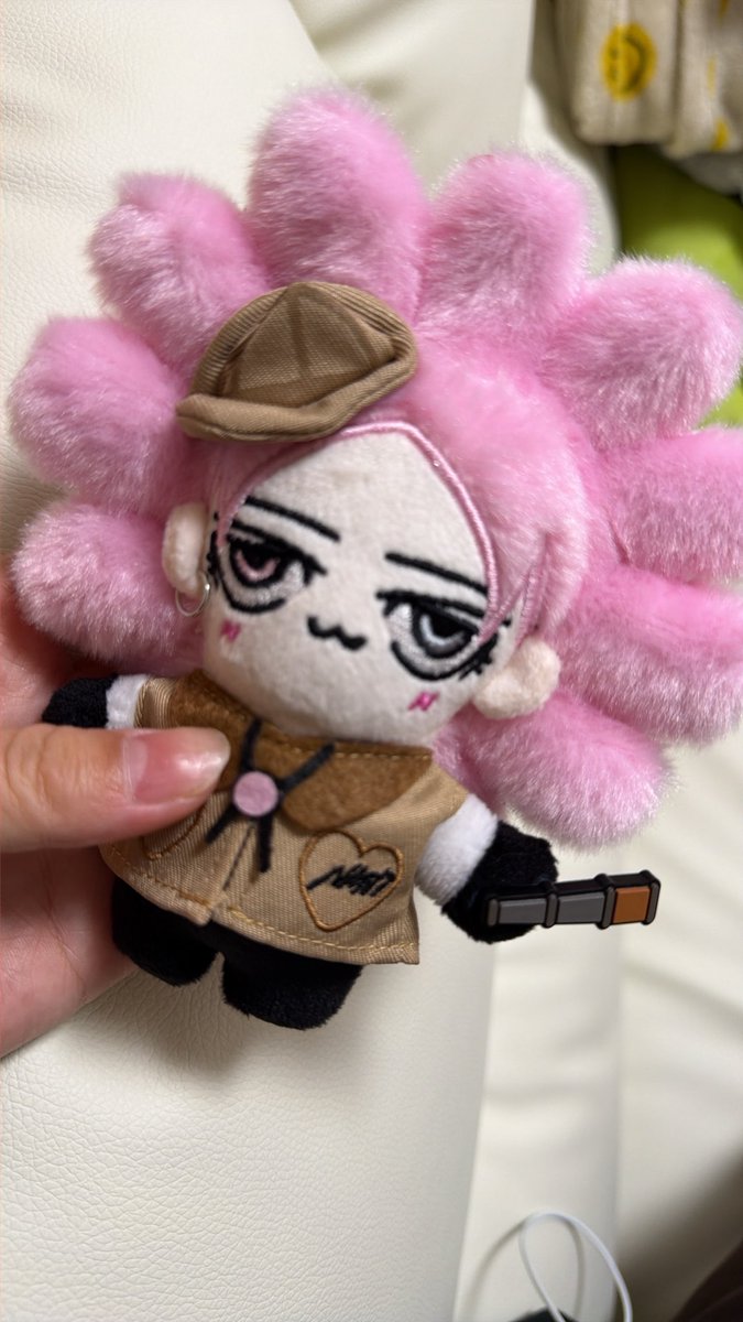 u_u994's tweet photo. @abatam0_ekub0 こっちのぬいの方が顔違います😂顔伸ばされてて一回り🌼小さいんですよ笑 https://t.co/4Wg7Ea41ti