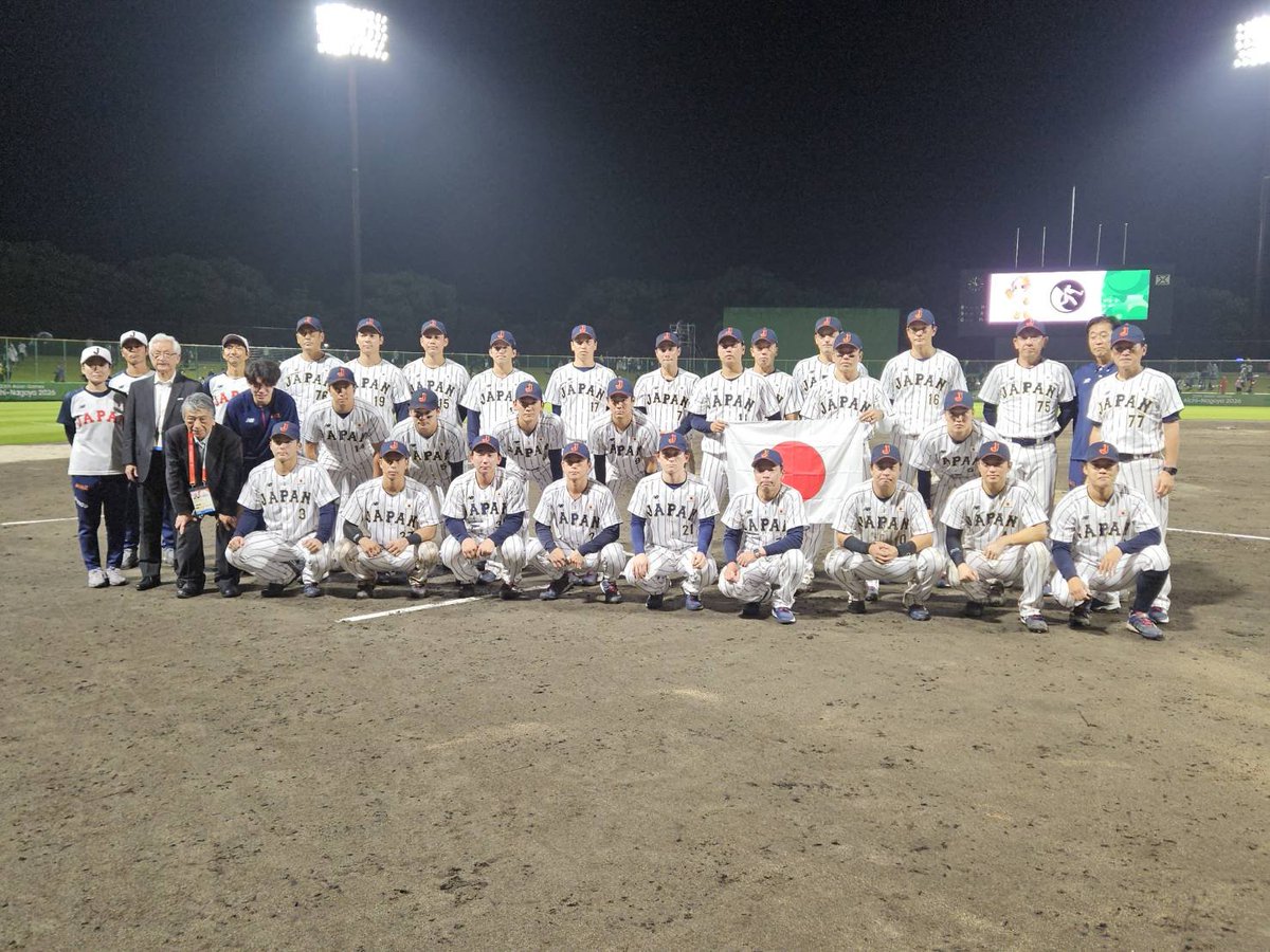 baseball_jaba's tweet photo. 【#第20回アジア競技大会】
本日の韓国戦は1-3で惜しくも敗戦。
侍ジャパン 社会人日本代表は32年ぶりの金メダル獲得はならなかったですが、堂々の銀メダルです！
試合後には韓国チーム応援団が日本チーム応援団と互いの健闘を讃え合いました。
https://t.co/Ma5NUBy8Xj

#侍ジャパン
#社会人日本代表
#社会人野球
#JABA
#JAPAN
#二刀流