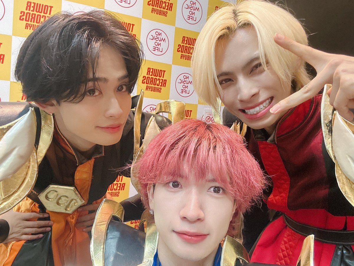 7na12se's tweet photo. 9/27 タワーレコード渋谷店さんにて!!!
フリーライブ❤️‍🔥会いに来てくれてありがと❕
3Days最終日も会いに来てくれて
今日も支えてくれてありがとうう☺️☺️
青のペンライトもめっちゃエネルギーに
なったよ🫶いつも感謝してるぞ〜！！！💭

悔しい事も至らないとこもあるけど
この7人で新生100STARSとして
次のLIVEに向けて3rdワンマンに向けて
とにかく全力で毎日を過ごすので、
信じて着いてきてくれたら嬉しいです😌

僕らとの時間だけは最高に楽しんで
幸せな気持ちでいて欲しいので！！！
この活動に人生かけてLIVE届け続けるね!!!

#ワンスタ #100STARS