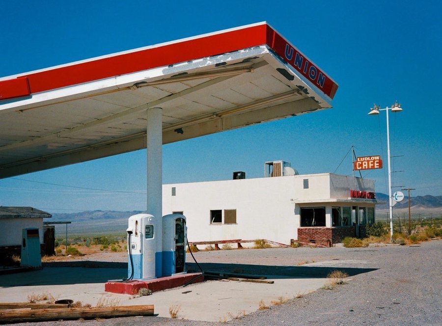 LKpaddy's tweet photo. good morning 

Wim Wenders •
Union 76, Ludlow, California https://t.co/gymnh2InHi