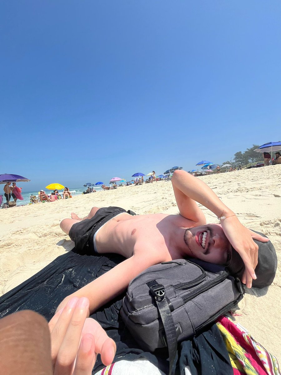 fortinary's tweet photo. pov vc veio pra praia comigo https://t.co/wPpiClIvZp