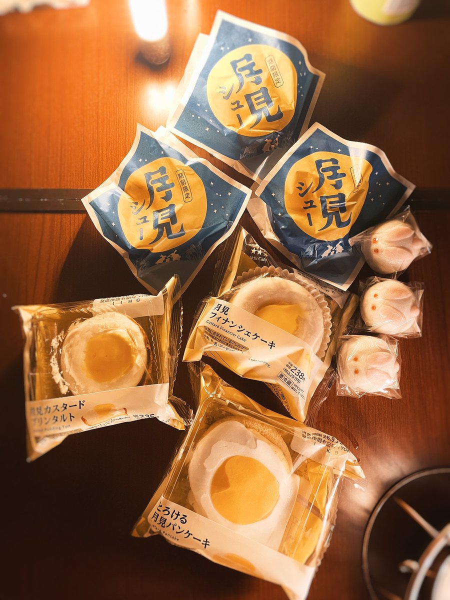 istasaaan's tweet photo. 友人と夜ピクで「事前打ち合わせ無し＋1人一品×人数分の月見メニューを持ち寄る」という闇のゲームをしました。闇月見。 https://t.co/X5ARtpFVjy