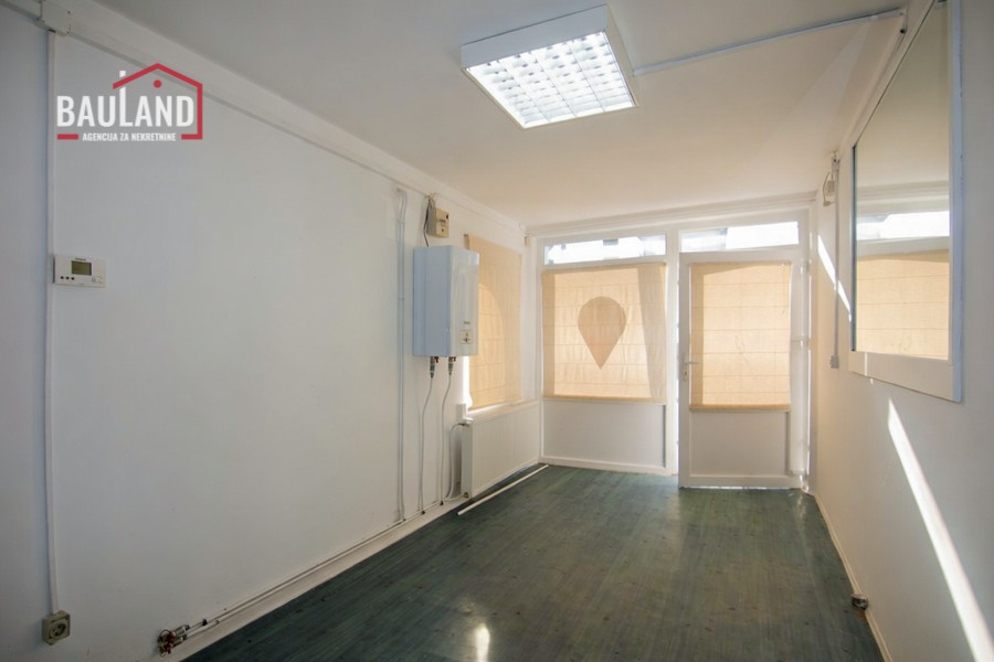 immo_aldin's tweet photo. 40 m² Geschäftsraum im Erdgeschoss in der Fojnička-Straße, Dolac Malta: zwei Zimmer, WC und kleine Teeküche – passend für Büro, Agentur, Praxis oder Geschäft. Miete: 550 BAM

Mehr erfahren: https://t.co/UOtjpnZ0YU

#NovoSarajevo #DolacMalta #Bueroflaeche #Miete https://t.co/7ChHg23ffG