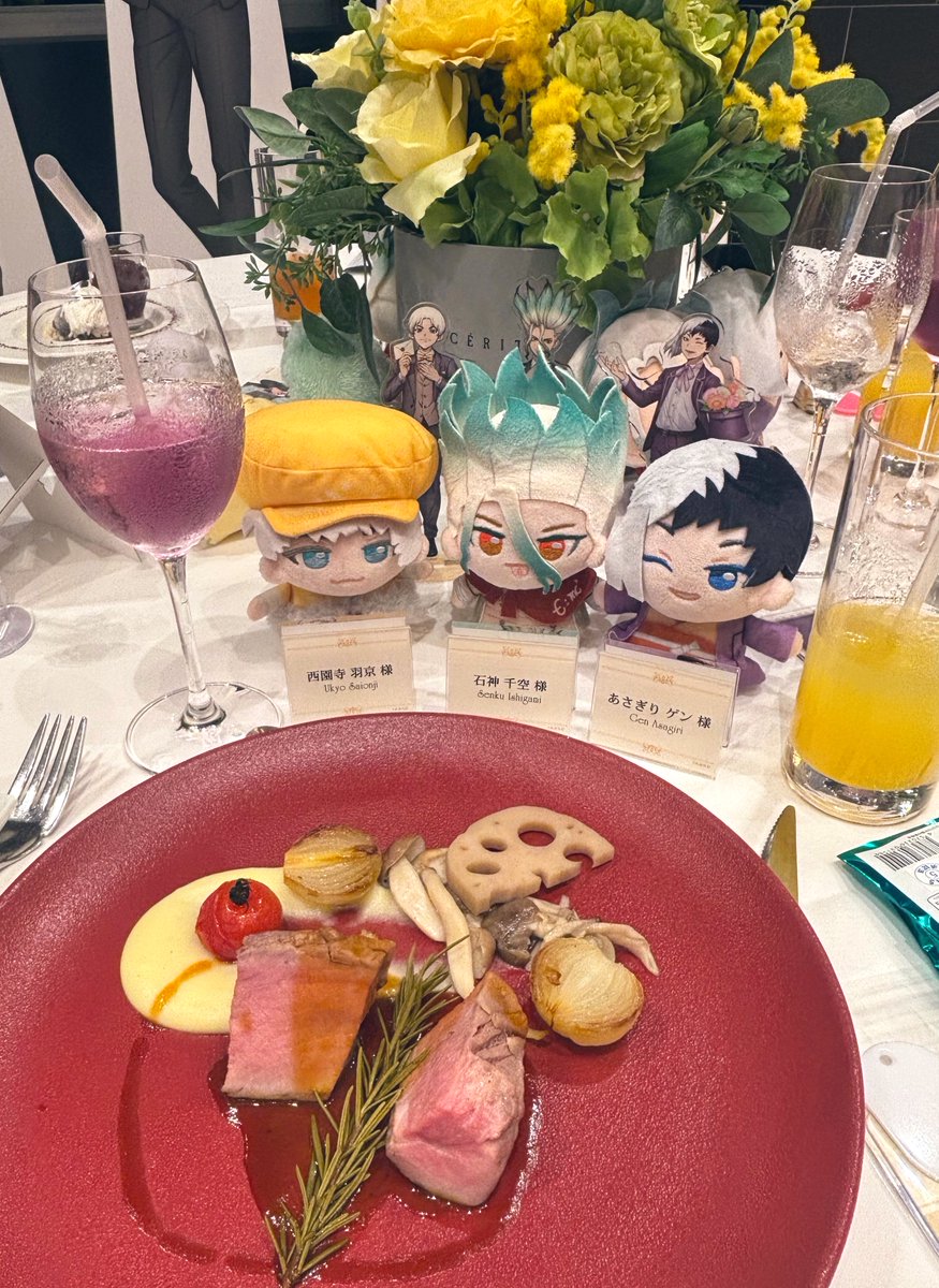 shino_71o's tweet photo. ・司会進行の方と頑張って撮ったご祝儀袋を渡す🚀🃏と巻き込まれ🏹
・ぬいちゃんのためのご招待名札プレート
・優しい皆様に巡り会えたお陰で誕生できた繋がる🚀🃏
・友人代表のスピーチをする🚀🃏

会場からは以上です…
とってもとっても良い式でした…🙏🏻✨😭 https://t.co/vQaTHFpvko