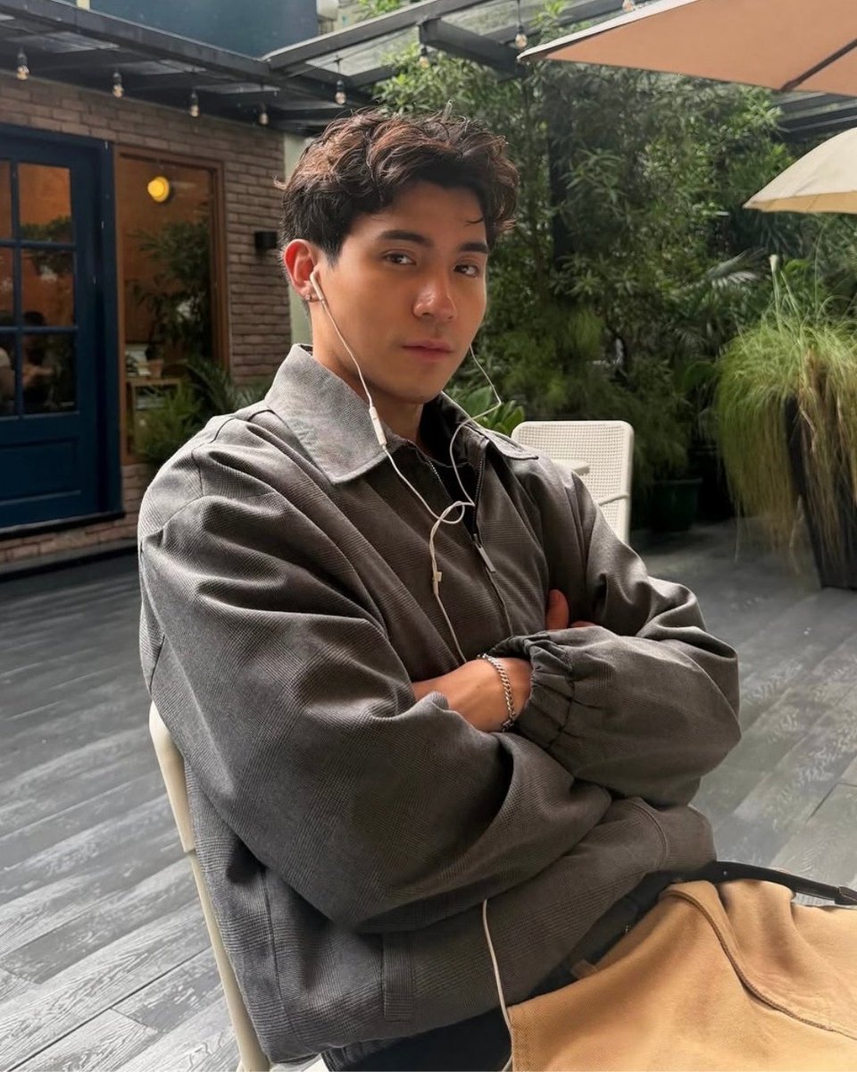PEPalerts's tweet photo. #PEPAdulting: Brent Manalo reveals that he used his talent fees to invest in a farm in Tarlac, which he plans to use as a rest house. He also shared plans to invest in another property, with a farm and beach destination in mind.

Read: https://t.co/GKbqzmK6UD https://t.co/7Pv8Wz5rwd