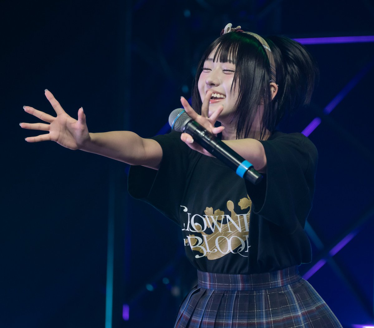 picture_eng's tweet photo. 260913 高嶺のなでしこ ワンマンライブ        
〜CROWNED IN BLOOM〜         
[SHIBUYA LOVEZ]                   

涼海すう(@su_suzumi_)              

#たかねこ 
#カメねこ 
#すうですぅ https://t.co/npysmSqevg