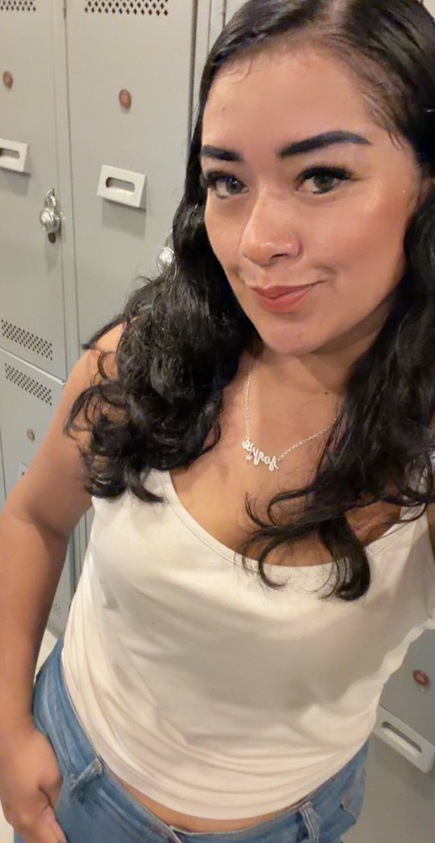CaribbeanWoman_'s tweet photo. Yo ya voy por mi segundo turno y ustedes andan crudos, claramente no están listos para una mujer como yo😂 https://t.co/PQ6clxvZiL