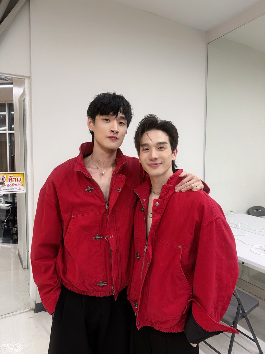 Bossptk's tweet photo. happy birthday นะงับ บอกไปหมดแล้วในไลน์อิอิ @txngtxngts ❤️ https://t.co/EO4aHXcAU2