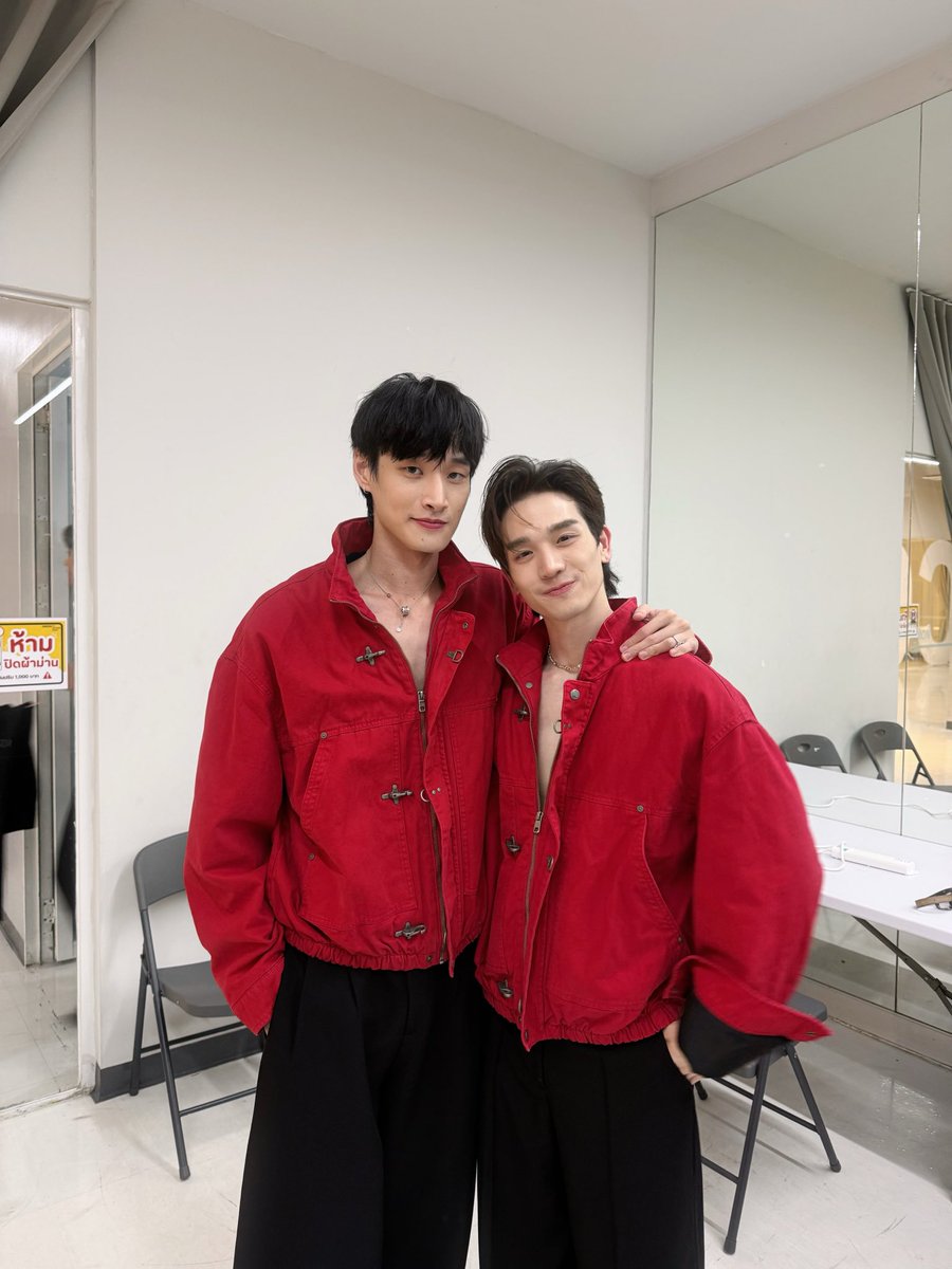 Bossptk's tweet photo. happy birthday นะงับ บอกไปหมดแล้วในไลน์อิอิ @txngtxngts ❤️ https://t.co/EO4aHXcAU2