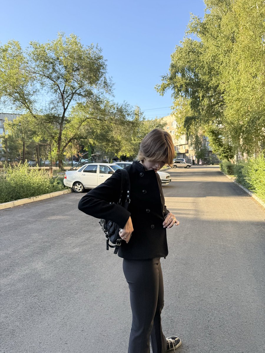 hay_nyash's tweet photo. I hemmed this coat, and I like it so much. https://t.co/96dufAG4t7