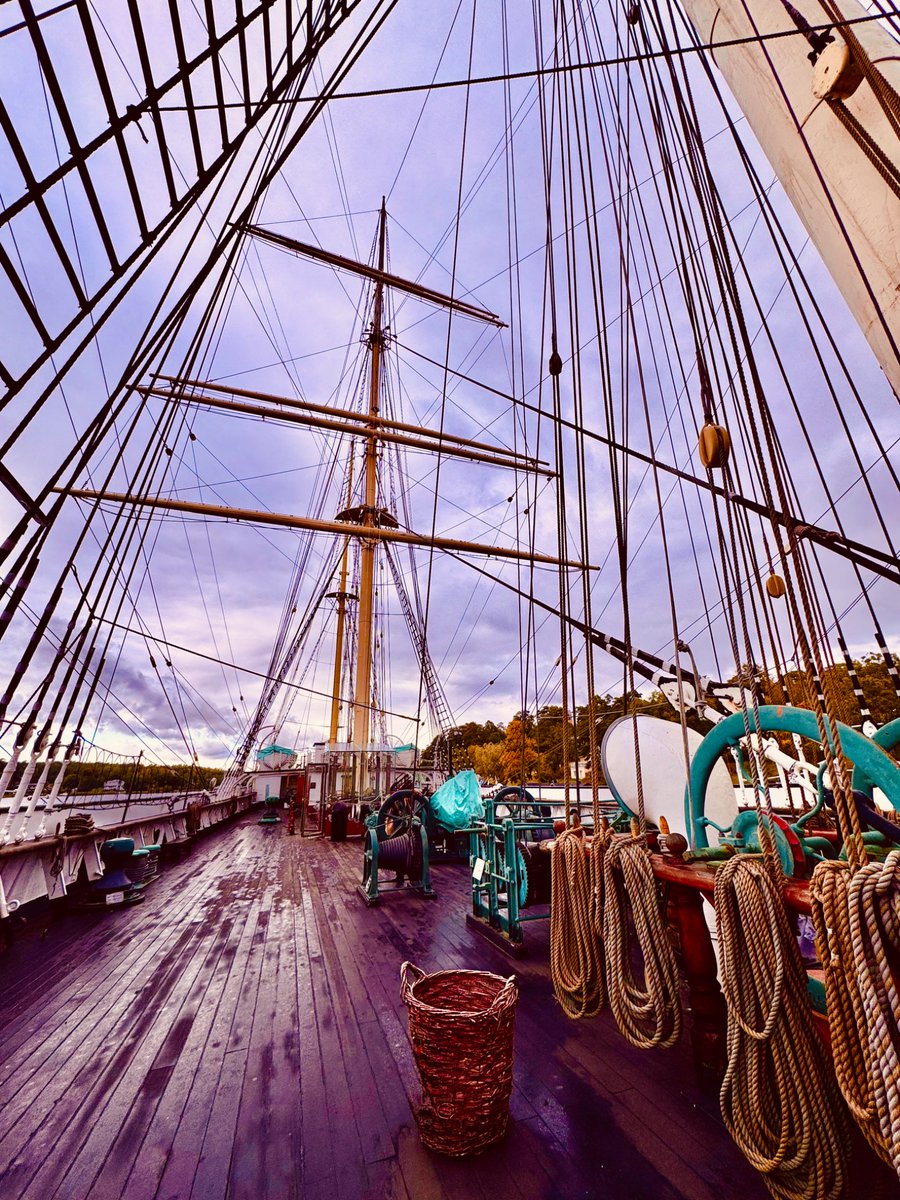BSapag's tweet photo. Long before she carried grain, the #Pommern transported saltpeter (sodium nitrate) from #Chile back to Europe.During this era, she famously sailed from southwest England to #Valparaíso,Chile twice in just 65 days—a remarkably fast time for a windjammer⚓️🌊 Maritime Museum #Aland https://t.co/OhFMIZirJf
