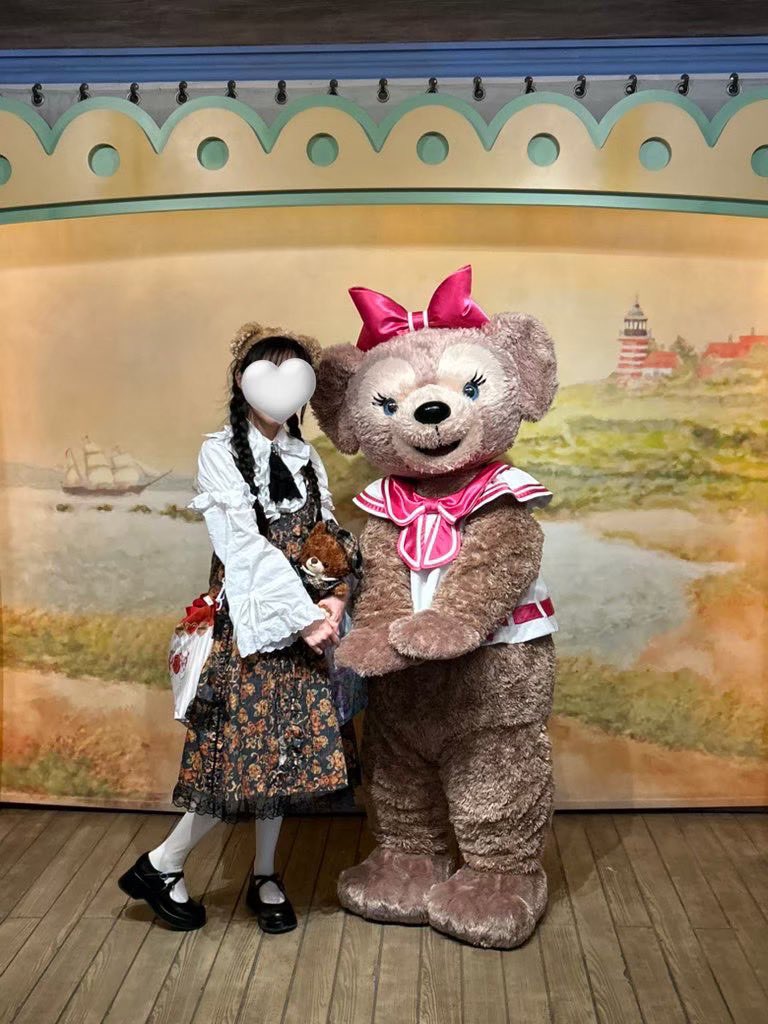 Uchi2FR's tweet photo. メディア欄自我なさすぎて怖がられたら申し訳ないので一時的に晒す

1〜4枚目のブラウス（共通）→自作
2枚目ジャンスカ→自作
2枚目ドロワーズ&amp;靴下→しまロリ
1、3、4枚目タイツ→チュチュアンナ
3枚目ブラウス→アベイル
4枚目浴衣→3000円くらいの新品購入

顔隠したの剥がれてたら消す🫠 https://t.co/EtYKjxSQ05