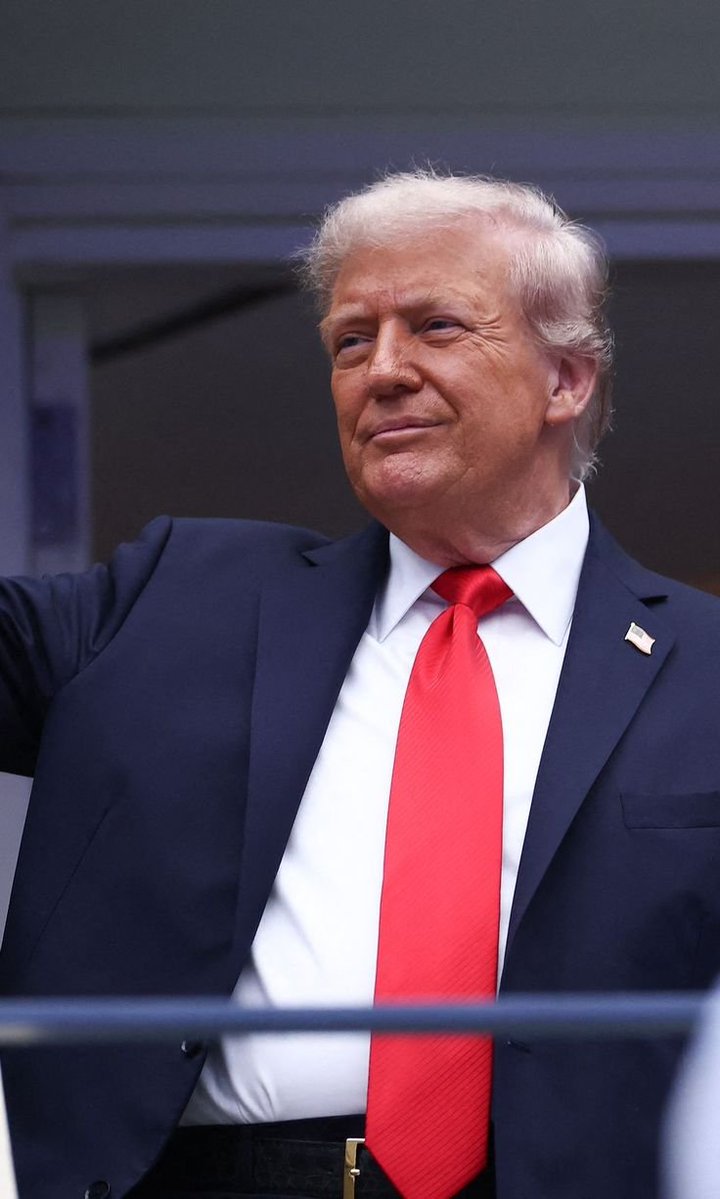 Erin_Vibes's tweet photo. 🚨🇺🇸 BREAKING: A CNN claim circulating online says 75% of Americans want President Donald Trump impeached, prosecuted, and imprisoned.

Do you believe Trump should be impeached and prosecuted? 👀

🅰️ YES 👍
🅱️ NO 👎 https://t.co/kbeV4tFvg9