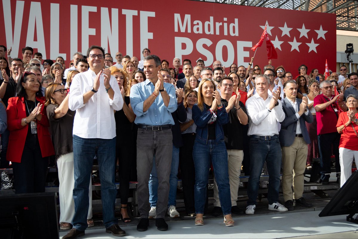 Rebeca_Torro's tweet photo. Las y los madrileños ya han sufrido bastante el Madrid para las élites. Ahora es el momento de la #IzquierdaValiente, de devolver la Comunidad de Madrid a quienes la viven y construyen cada día.

Tenemos el proyecto y las mejores candidatas y candidatos. A por ello, @psoe_m ✊🏼🌹 https://t.co/CbtIY94kqU