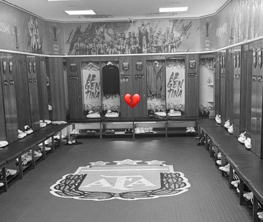 AlbicelesteTalk's tweet photo. March 2023: Argentina’s first call-up after becoming WORLD CHAMPIONS. 🇦🇷🏆

September 2026: Yesterday, the same dressing room… without any of them. 💔

The end of an era. 🇦🇷🥹 https://t.co/pj7W5fanmw