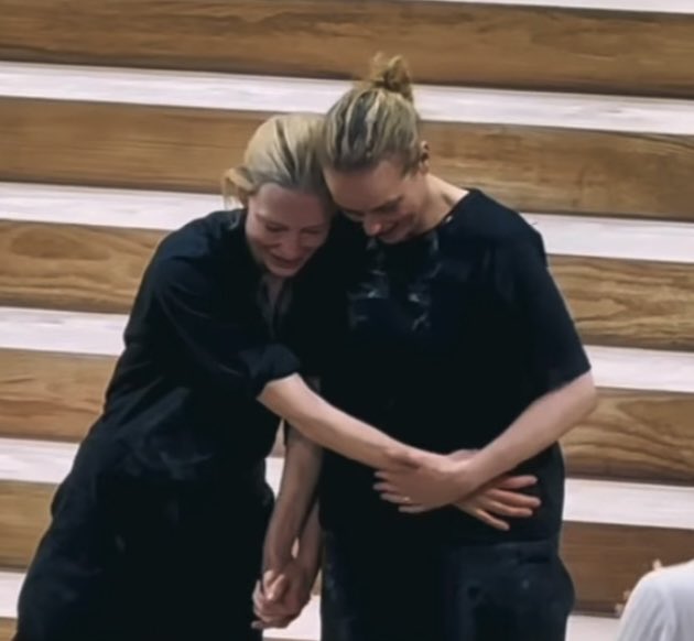 mag_in22's tweet photo. guys, just… declare your eternal love already 😭 #cateblanchett #ninahoss #electrapersona https://t.co/WPInB9GTNq
