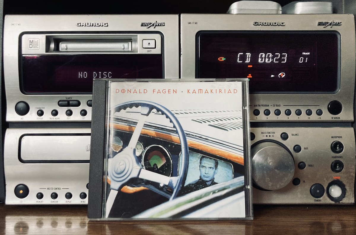 DzielakD's tweet photo. Solowe płyty @DonaldFagen (w sumie 4) ukazują się średnio co dekadę. Ale warto czekać, bo to wzorce perfekcji, żeby nie powiedzieć pedanterii brzmieniowej i stylowych kompozycji. Właśnie słucham drugiej - #Kamakiriad z 1993. Pozycja pozioma #Snowbound
🚘
https://t.co/zGHEasDPz6 https://t.co/gzvJuuYcvf