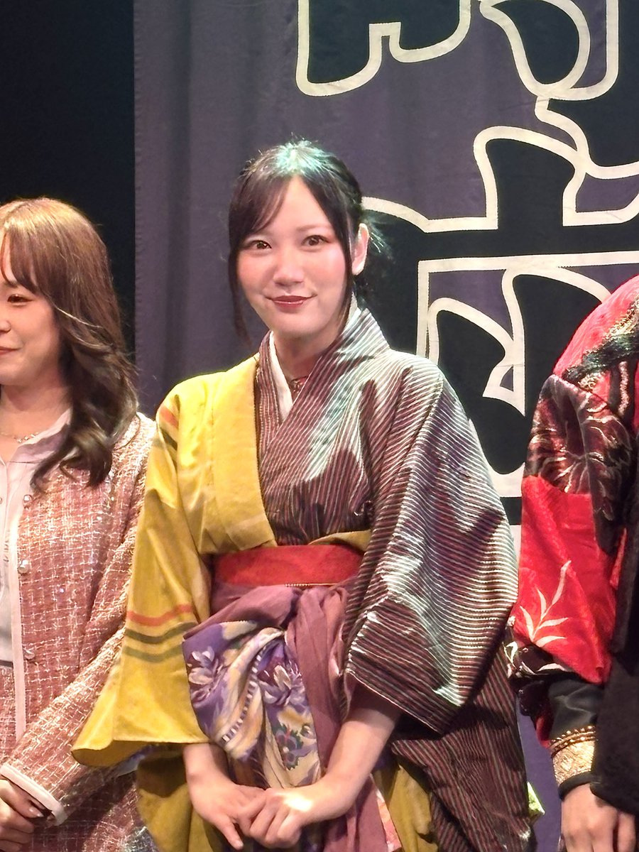 kamakar01b's tweet photo. オレノカタワレ蓮チームの初日でした！　思っていた以上にしっかりとした脚本で、めっちゃ見応えがありました。写真はなかなか難しいですね()　次は眞鍋杏樹さんの殺陣ショーを楽しみにしてます！　今回は無事？に即興ネタを指名されなくてホッとした表情も()
#オレカタ紅蓮
#オレカタ2026 https://t.co/OTWcMp8fc0